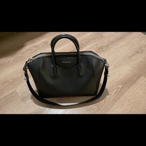 Givenchy medium Antigona bag in black sugar leather